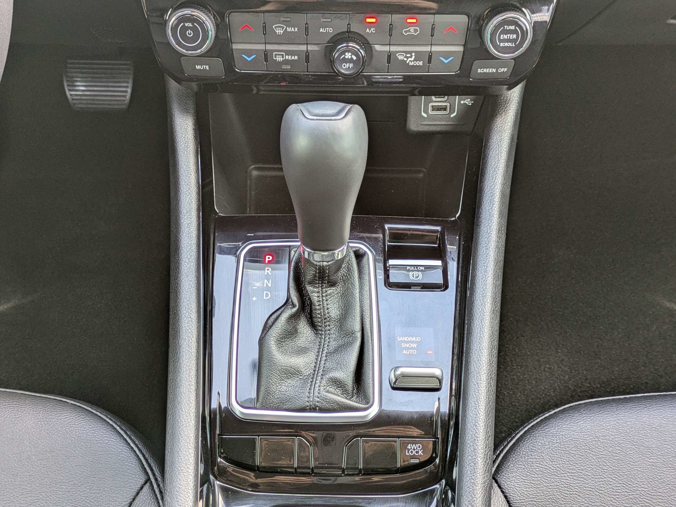 Used 2025 Red Hot Pearlcoat Jeep Latitude image 22