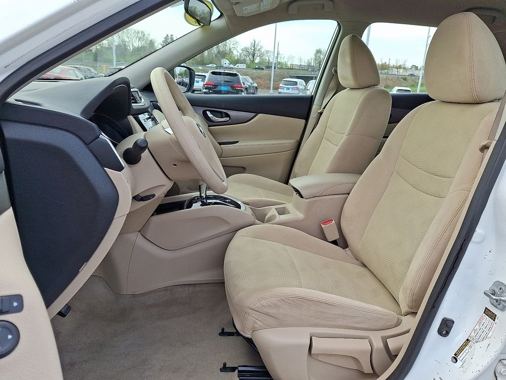 Used 2015 White Nissan S image 15