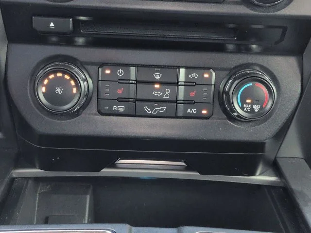 Used 2017 Oxford White Ford XLT image 24