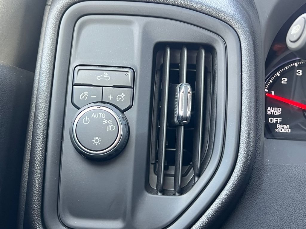 Used 2025 White Chevrolet Custom image 25