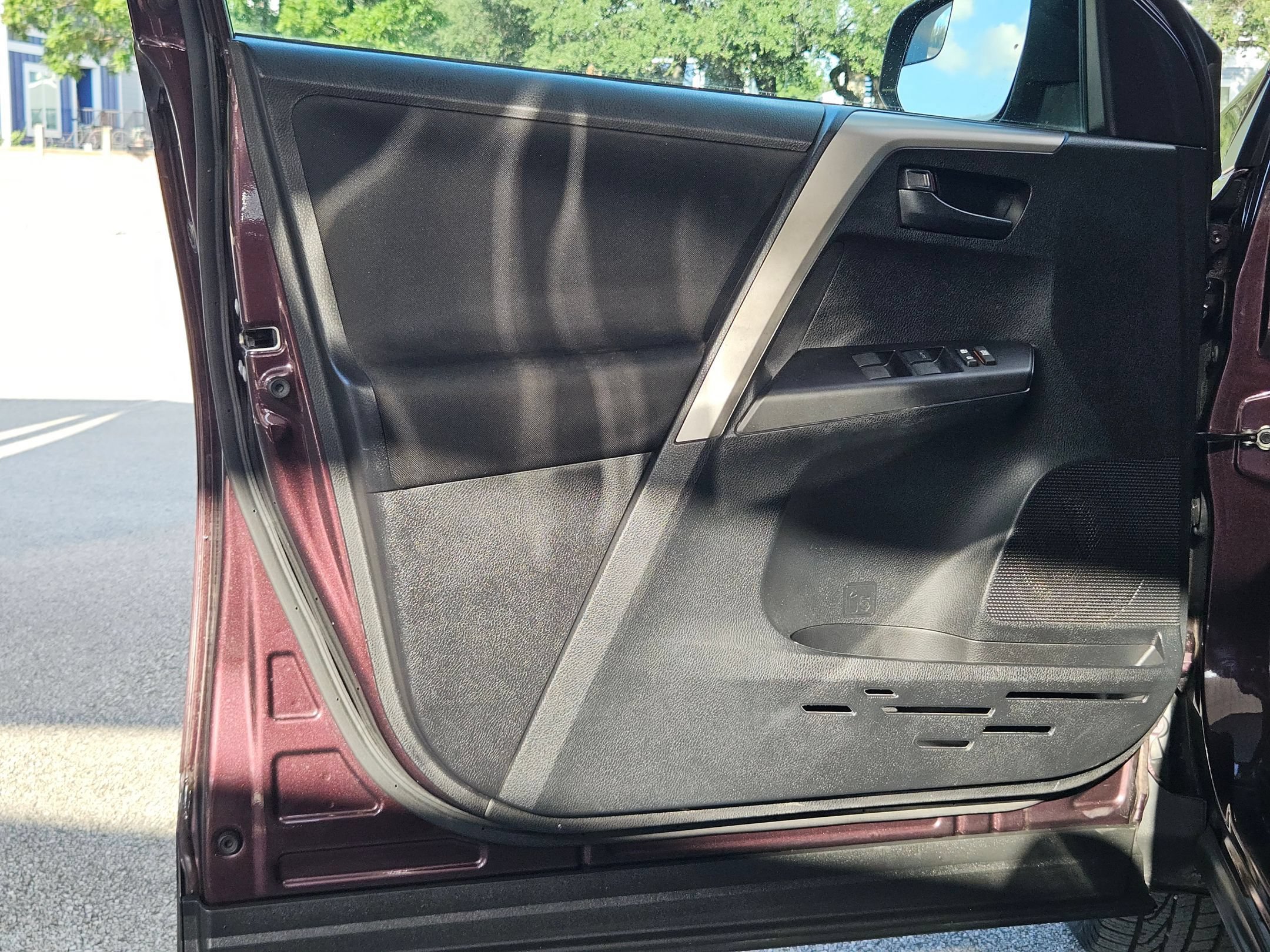 Used 2018 Maroon Toyota LE image 11