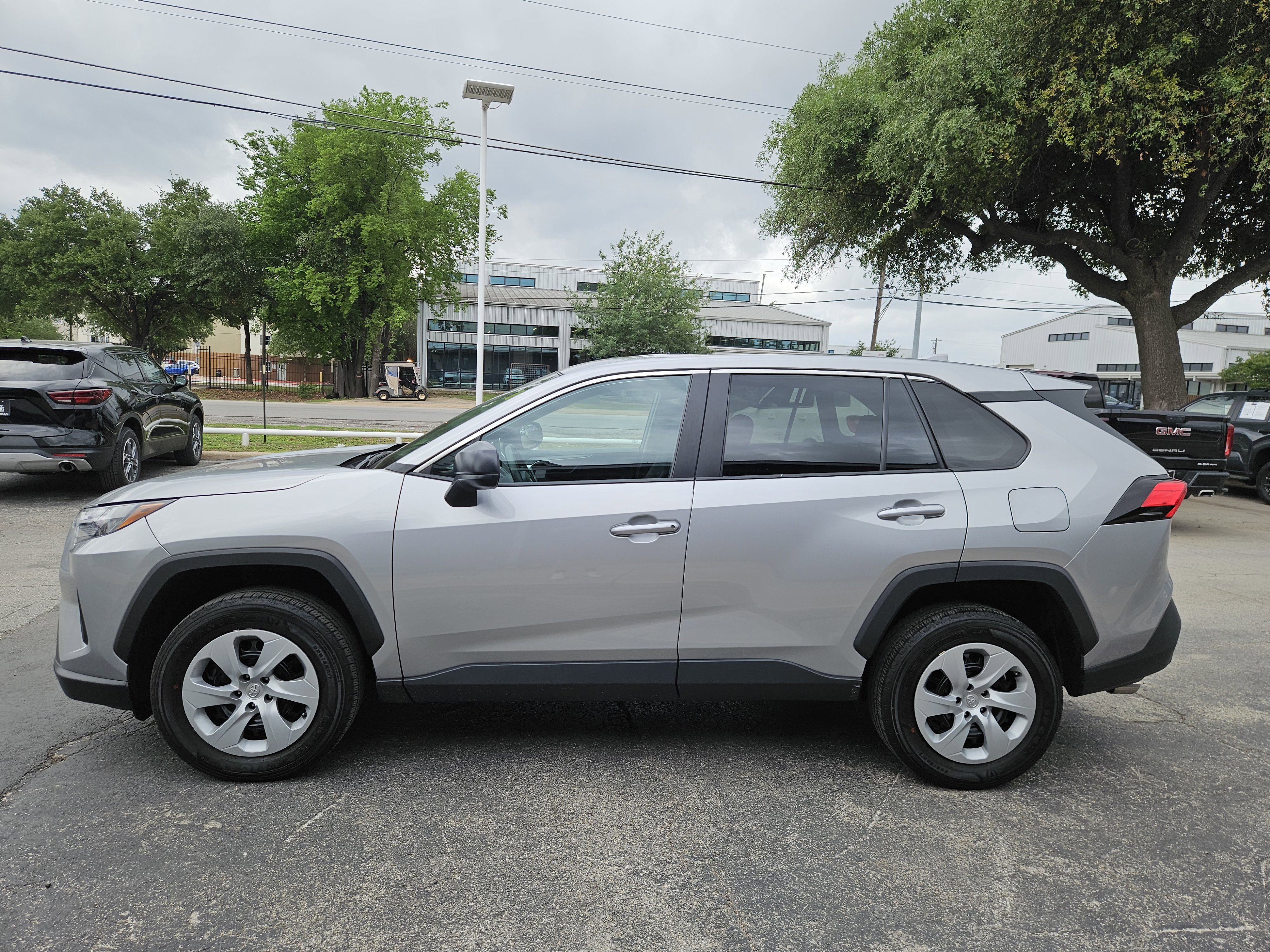 Used 2024  Toyota LE image 4