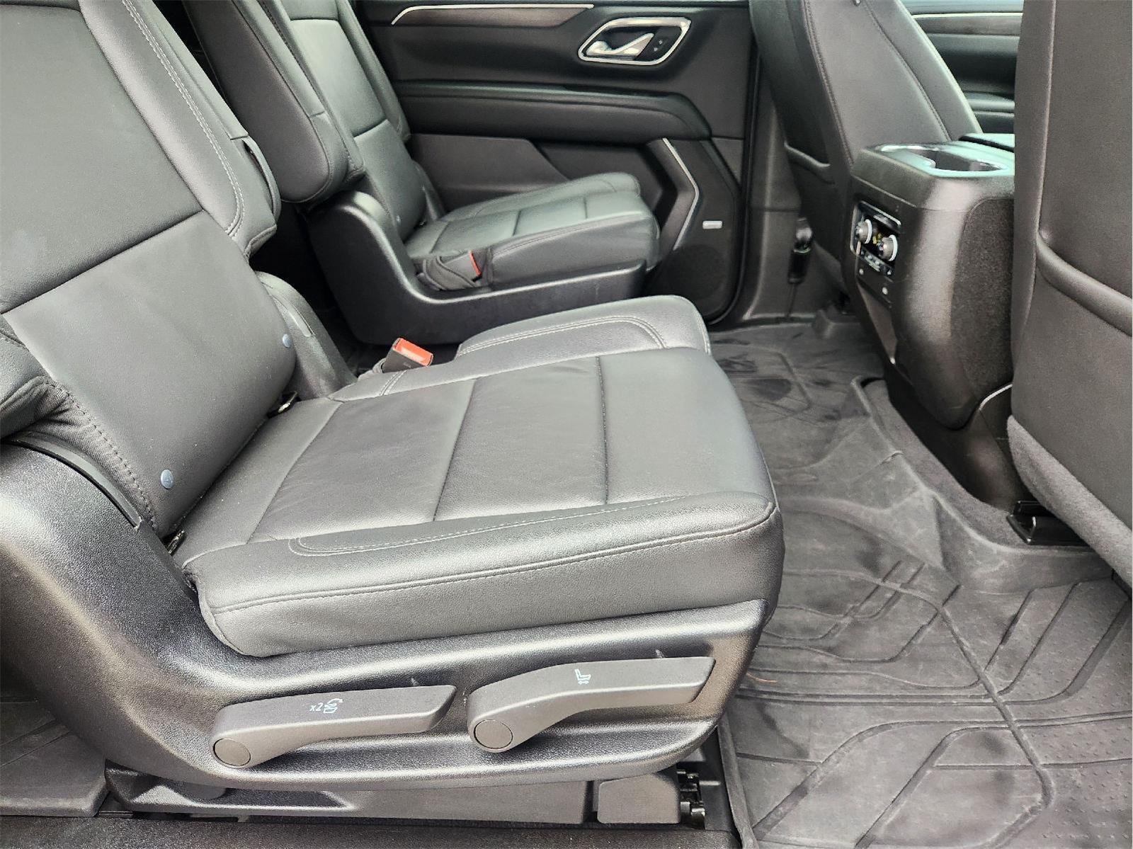 2024 Chevrolet Suburban photo 33 of 35