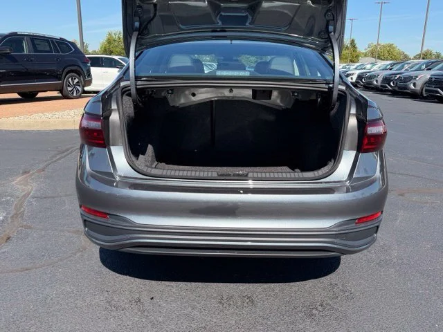 New 2027 Platinum Gray Metallic Volkswagen 1.5T SE image 3