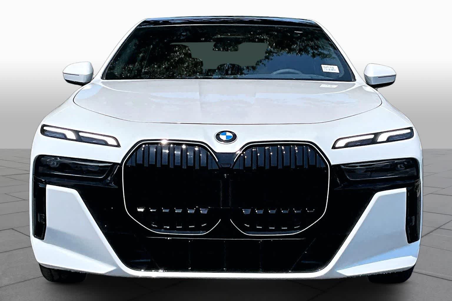 New 2026 Mineral White Metallic BMW 740i image 3