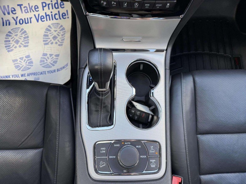 Used 2019 Black Jeep Summit image 16