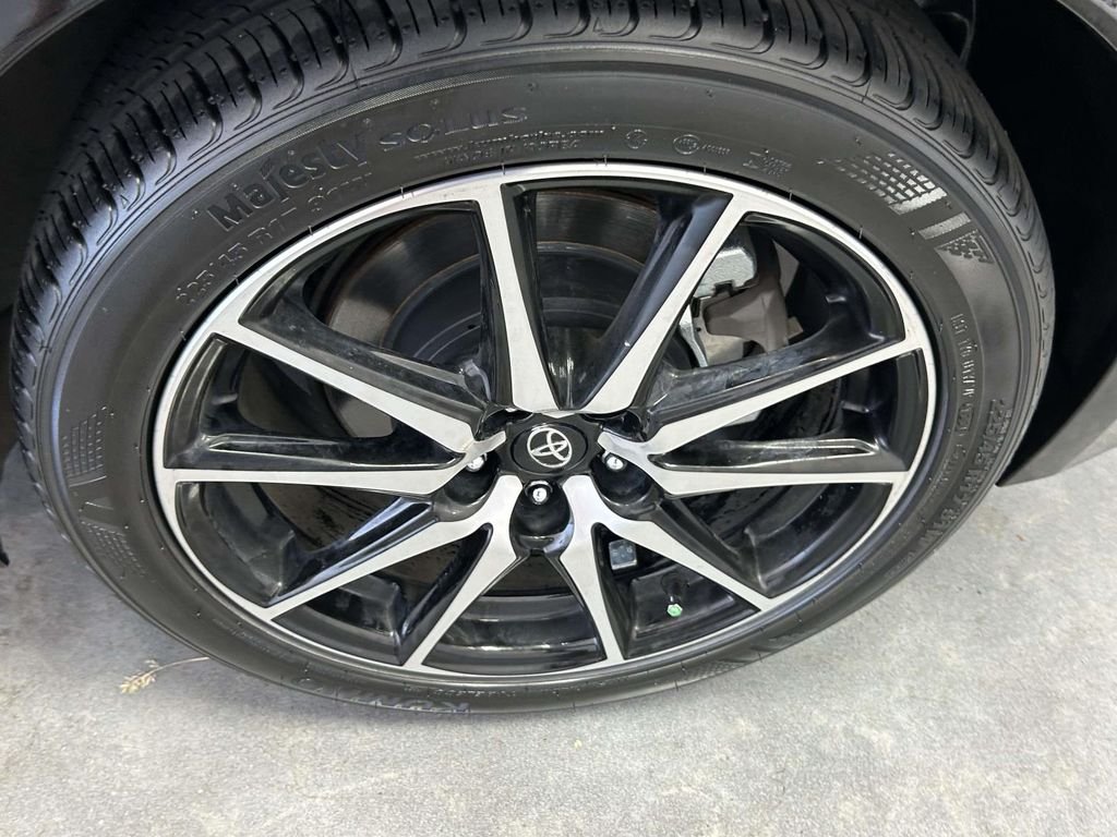 Used 2023  Toyota Base image 9