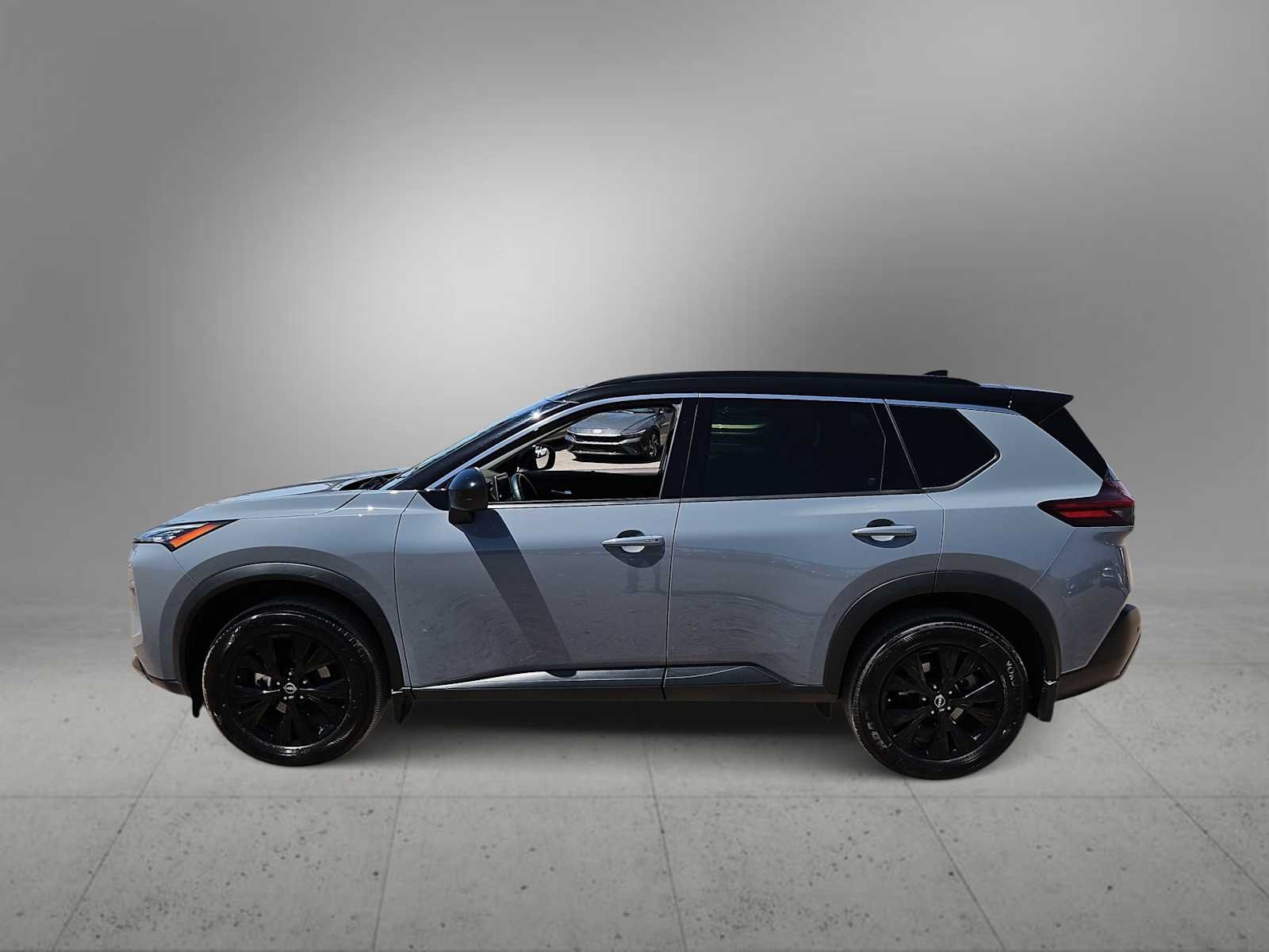Used 2023 Boulder Gray Pearl/Super Black Nissan SV image 5