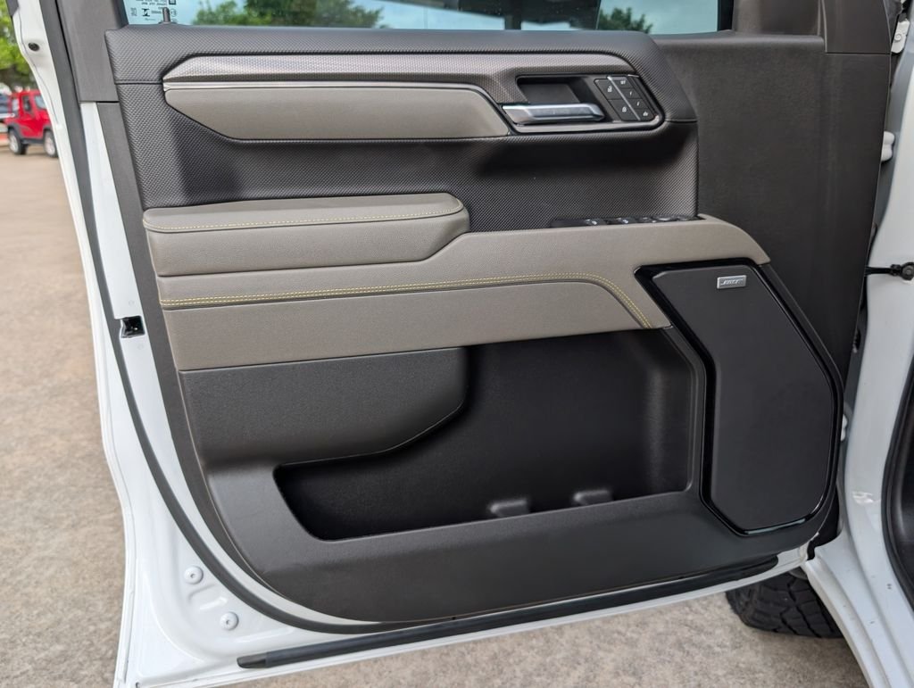 Used 2025 White Chevrolet ZR2 image 17