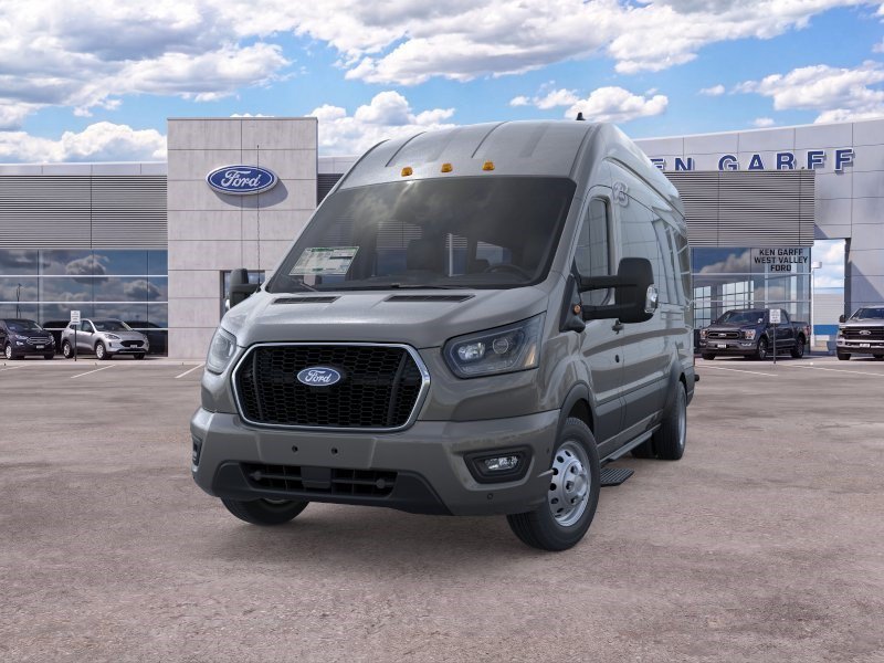 New 2026 Carbonized Gray Metallic Ford XLT image 2