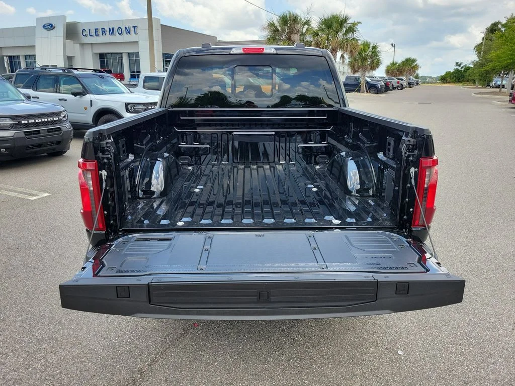New 2026 Agate Black Metallic Ford XLT image 9