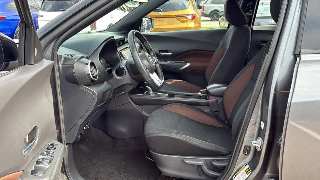 Used 2022 Gray Nissan SR image 2