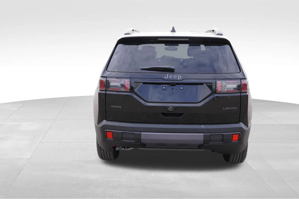 New 2026 Diamond Black Crystal Pearl-Coat Exterior Paint Jeep Limited image 4