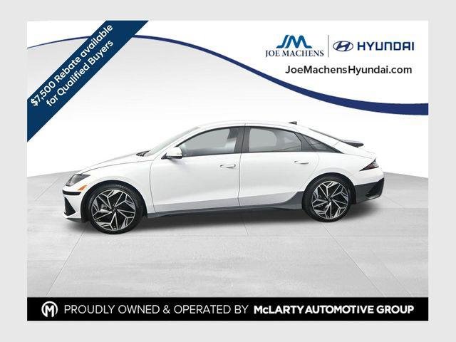 New 2025 White Hyundai SEL image 1