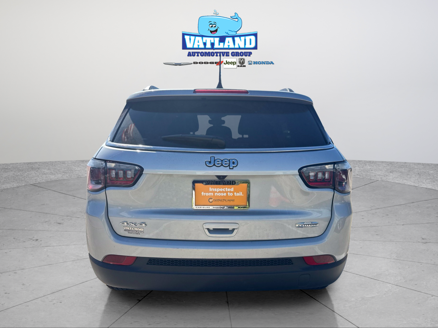 Used 2025 Silver Jeep Latitude image 4