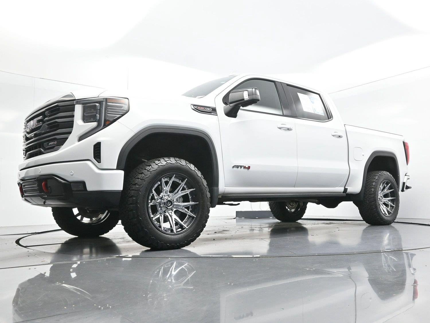 Used 2023 SUMMIT WHITE GMC AT4 image 50