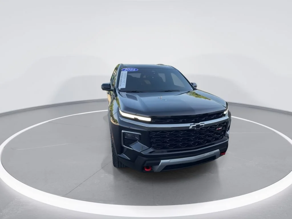 Used 2025 Black Chevrolet Z71 image 3