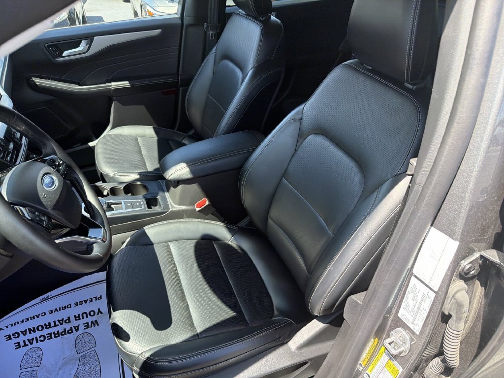 Used 2025  Ford Platinum image 17