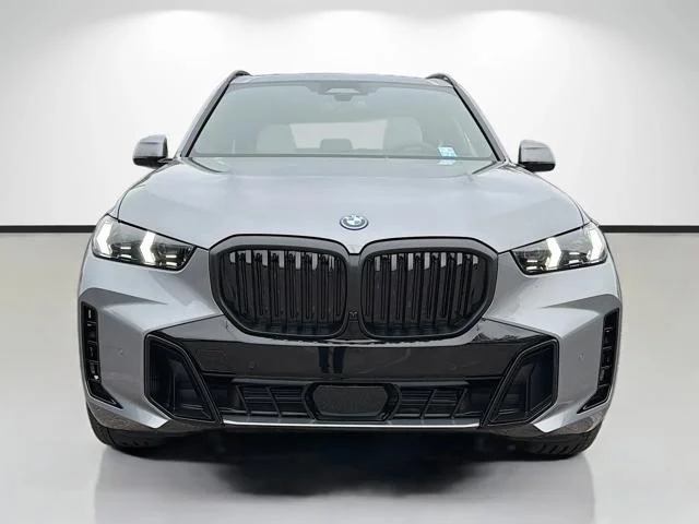 New 2026 Skyscraper Grey Metallic BMW xDrive50e image 8