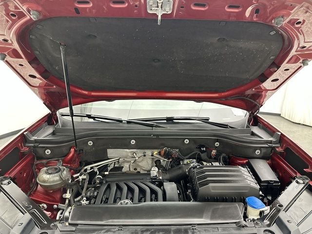 Used 2019 Red Volkswagen SEL Premium image 27