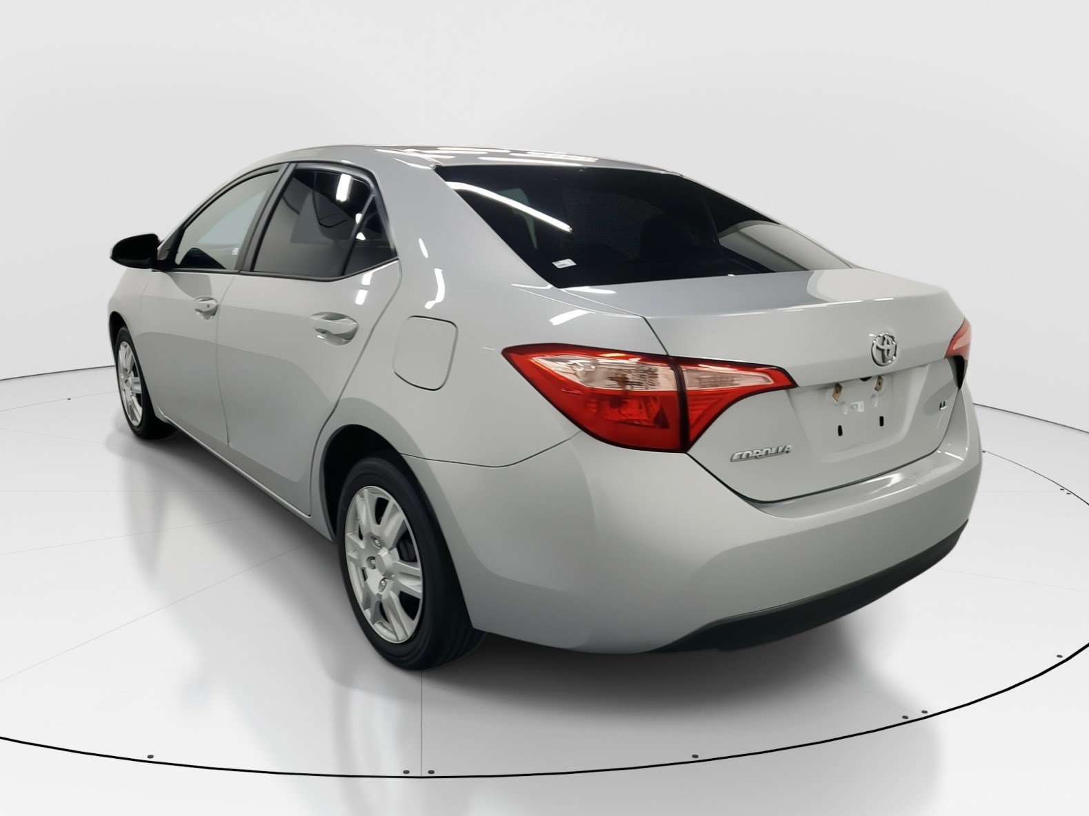 Used 2019 Classic Silver Metallic Toyota LE image 5