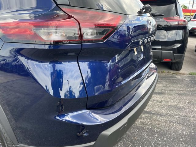 Used 2025 Blue Nissan SV image 9