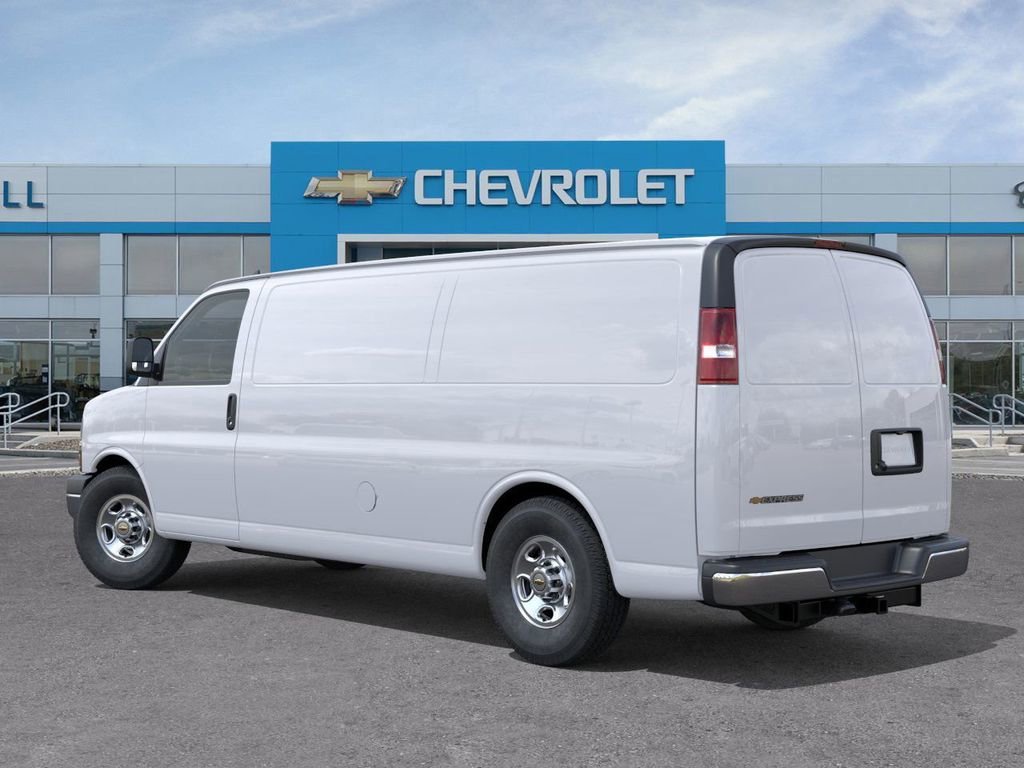 New 2025 Summit White Chevrolet WT image 3