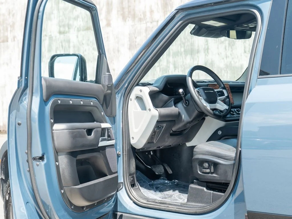 Used 2022 Blue Land Rover X-Dynamic HSE image 11