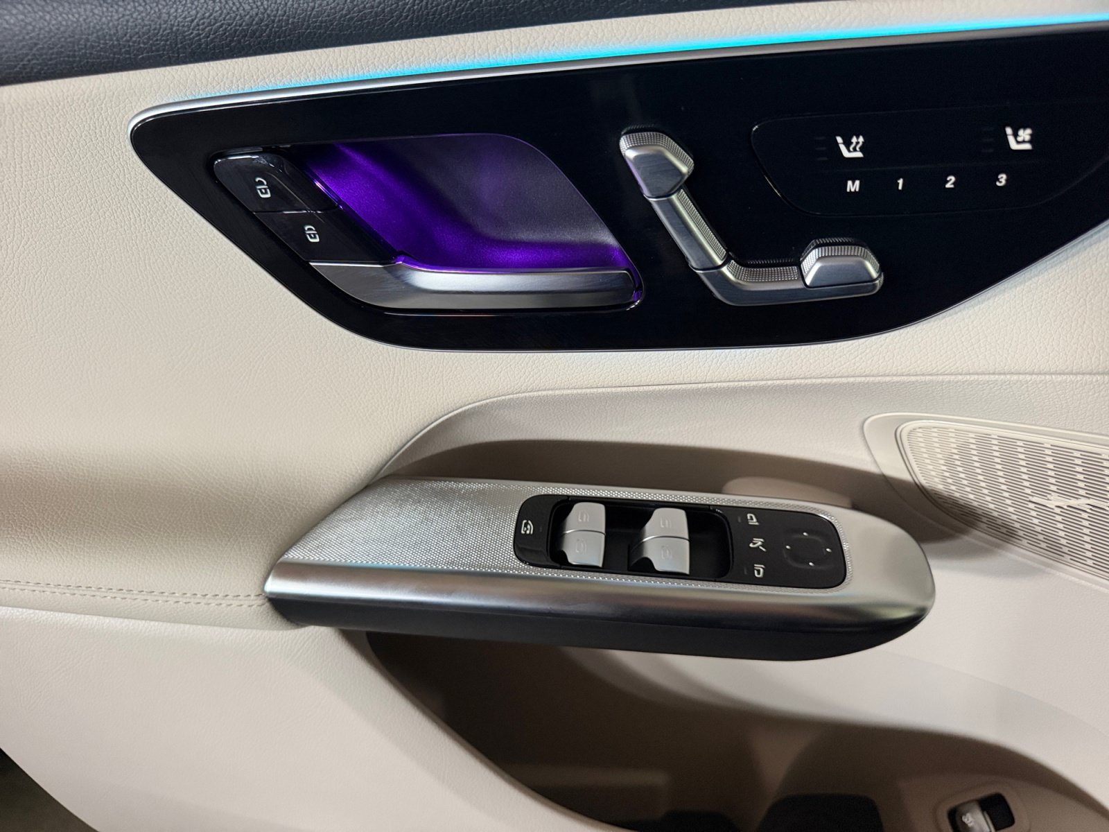 New 2026 Starling Blue Metallic Mercedes-Benz GLC 300 image 17