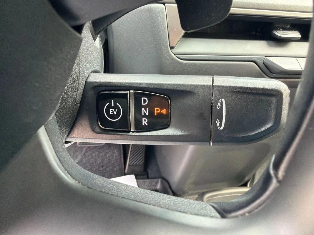 Used 2024 Silver Kia Light Long Range image 14