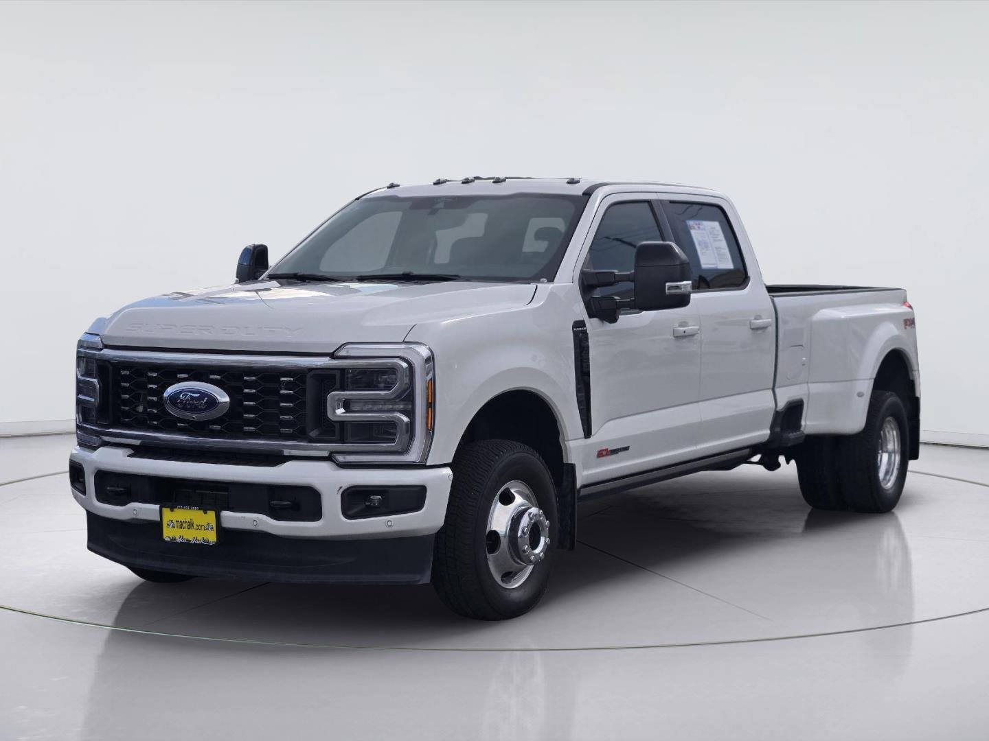 Used 2025 Star White Metallic Tri-Coat Ford Platinum image 1
