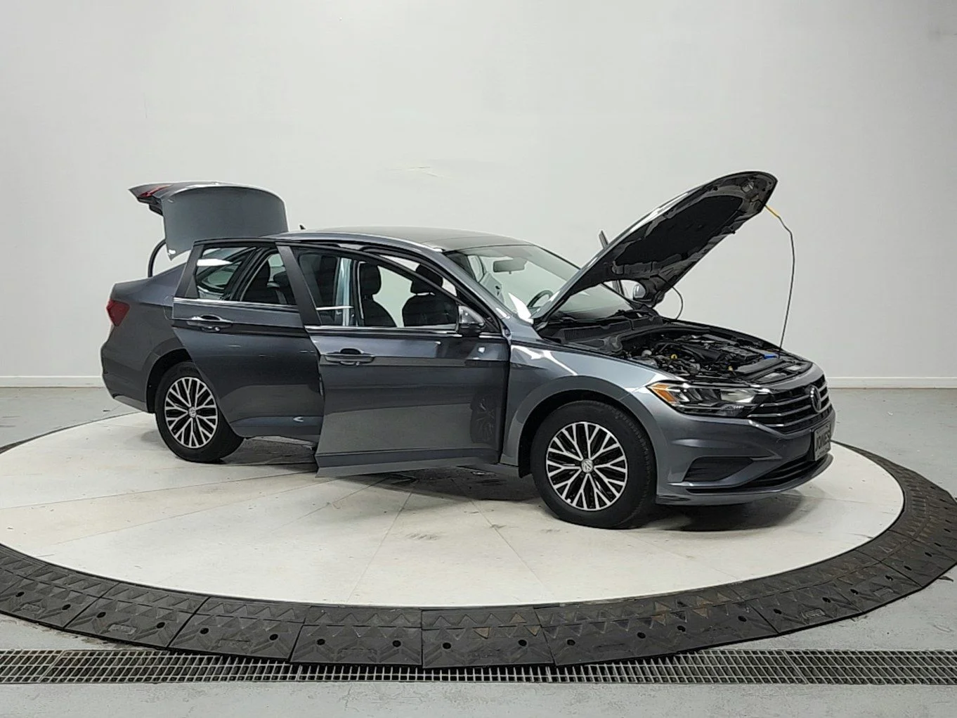 Used 2019 Gray Volkswagen 1.4T SE image 10