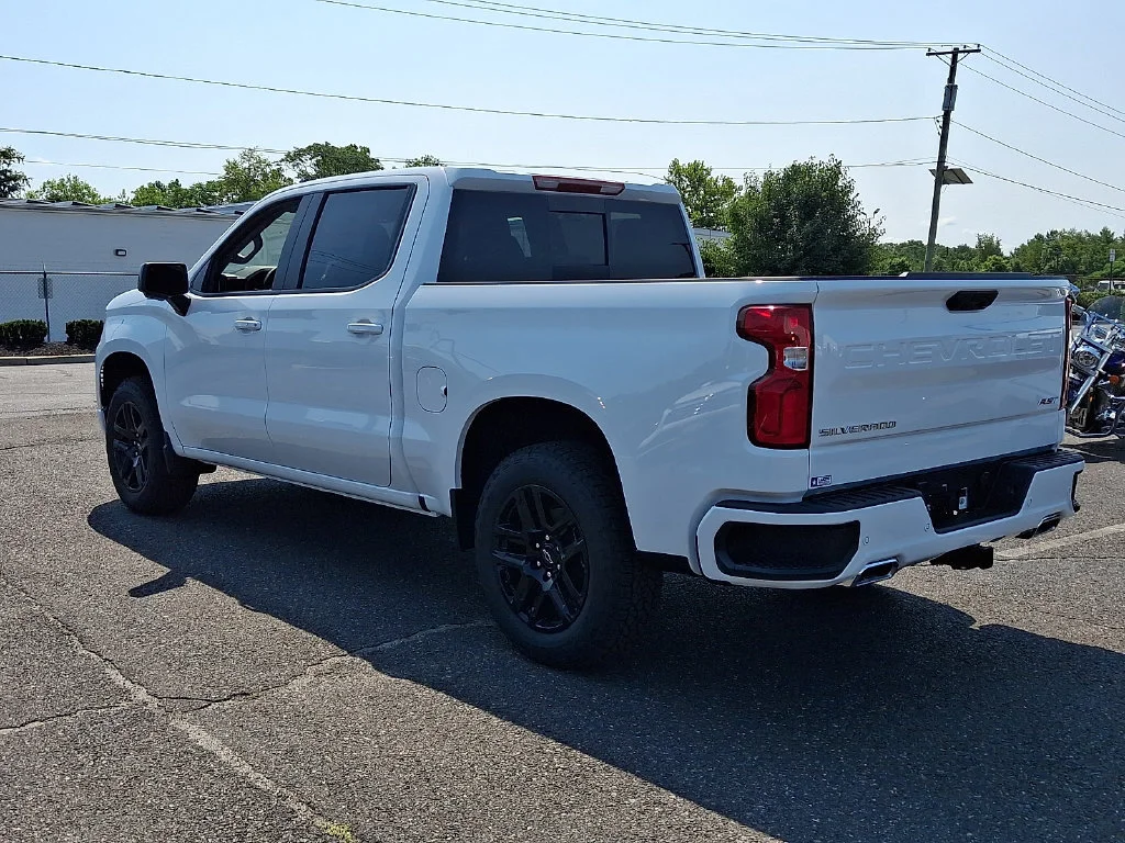 New 2026 Summit White Chevrolet RST image 6