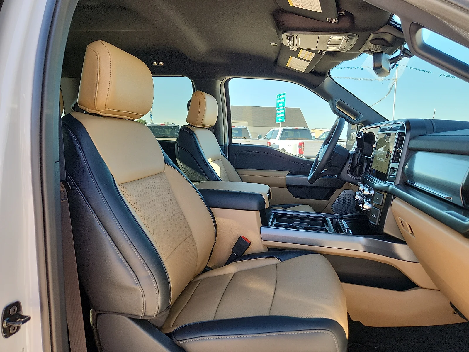 New 2026 Oxford White Ford Lariat image 20