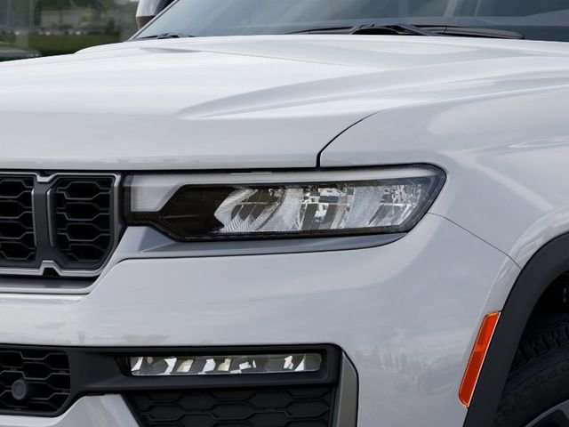 New 2026 Bright White Clear-Coat Exterior Paint Jeep Limited image 10