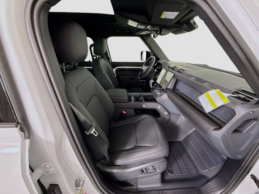 Used 2026 Fuji White Land Rover S image 22