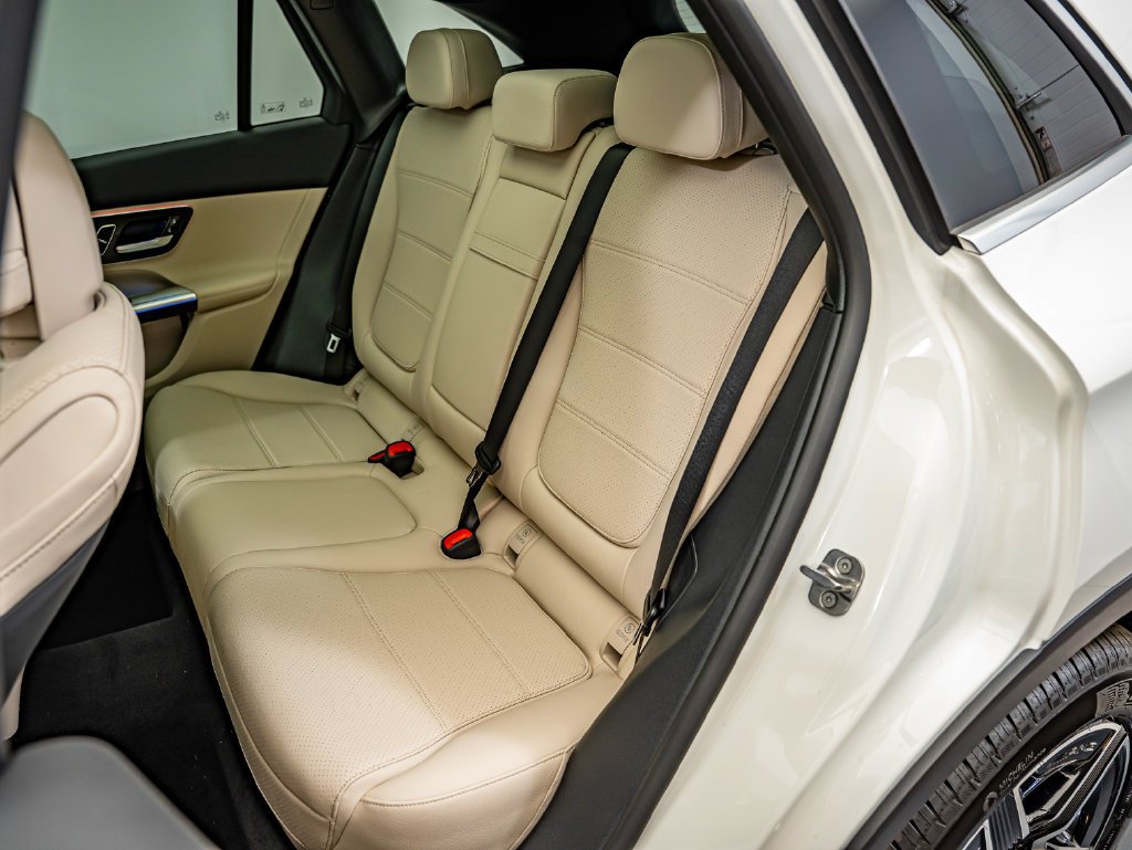 New 2027 Polar White Mercedes-Benz GLC 300 image 38