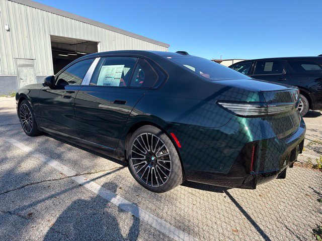 New 2027 Vancouver Green Metallic BMW 740i xDrive image 3