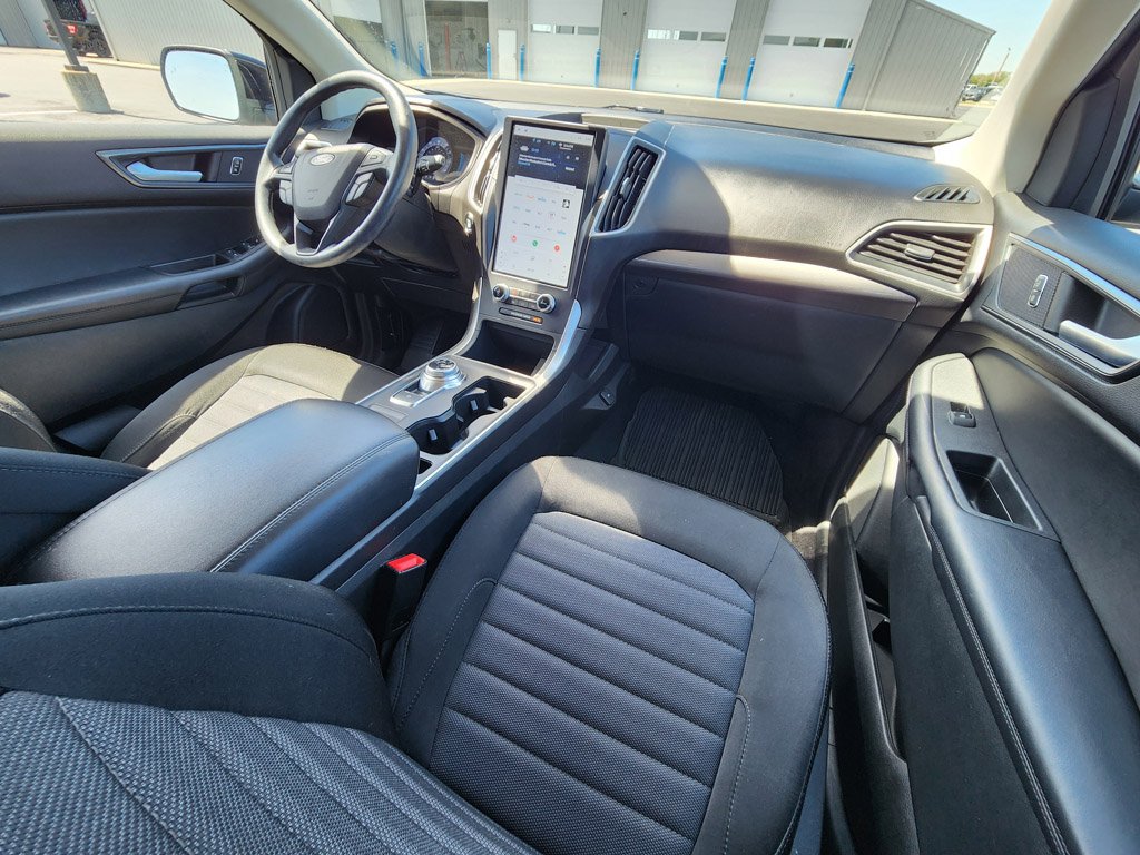 Used 2024 Iconic Silver Metallic Ford SE image 21