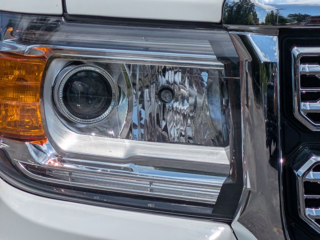 Used 2022 White GMC Denali image 12