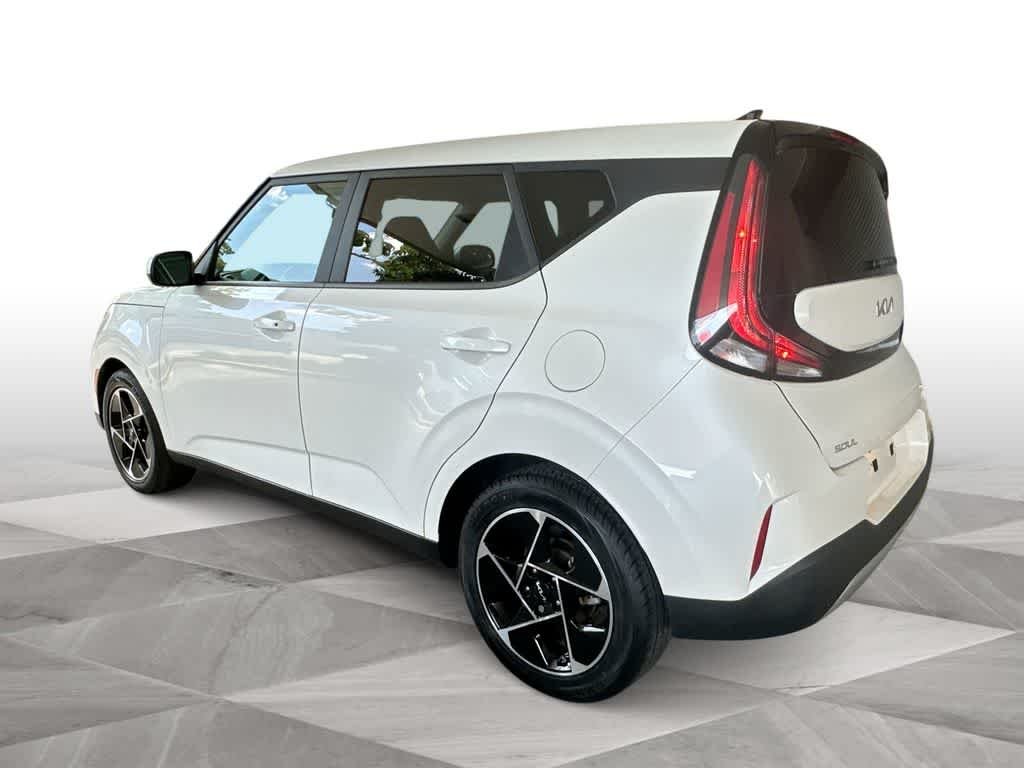 Used 2023 Snow White Pearl Kia EX image 6
