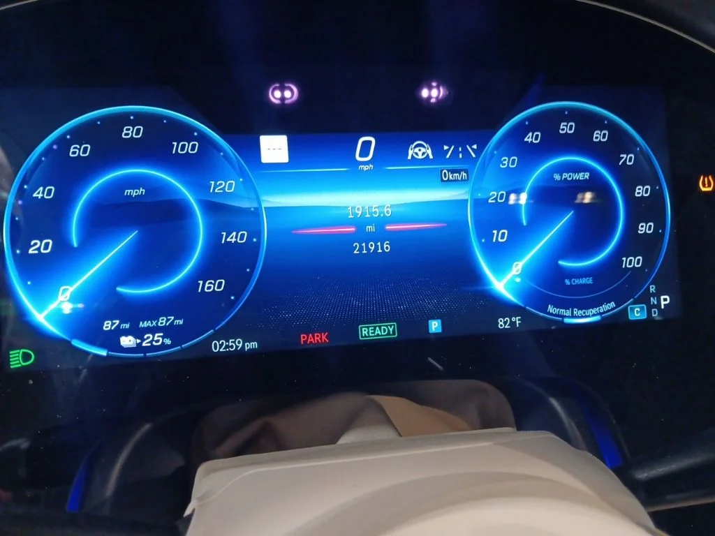 Used 2023 Blue Mercedes-Benz 580 image 4