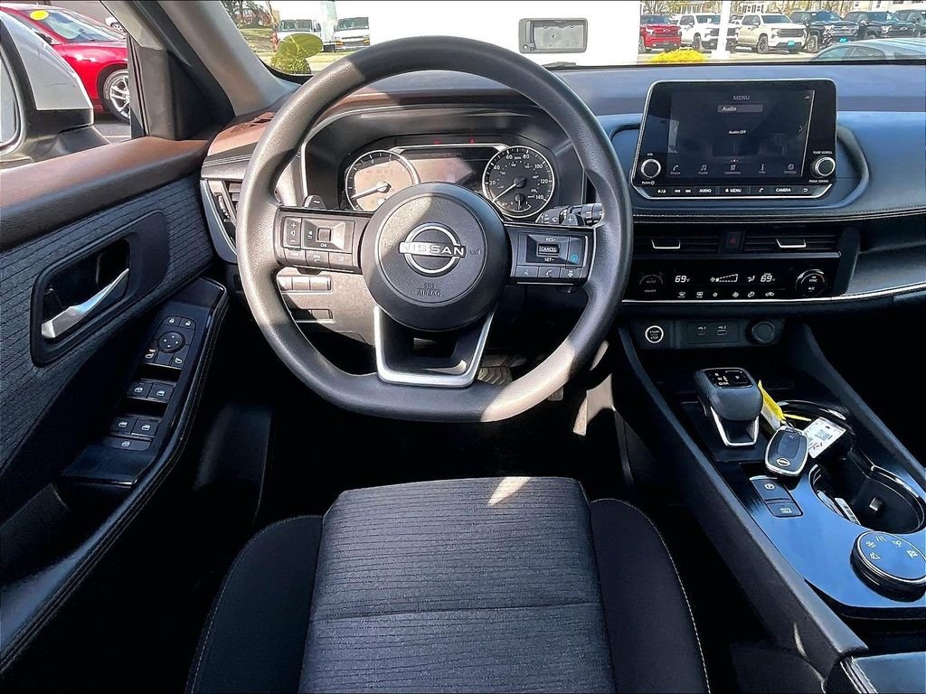 Used 2023 White Nissan SV image 17