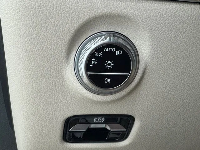 New 2026 White Mercedes-Benz C 300 image 39