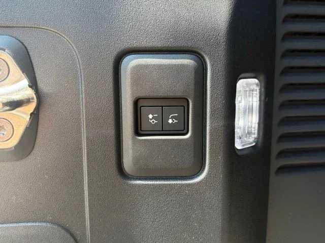 New 2026 Woolstone Green Land Rover X-Dynamic SE image 59