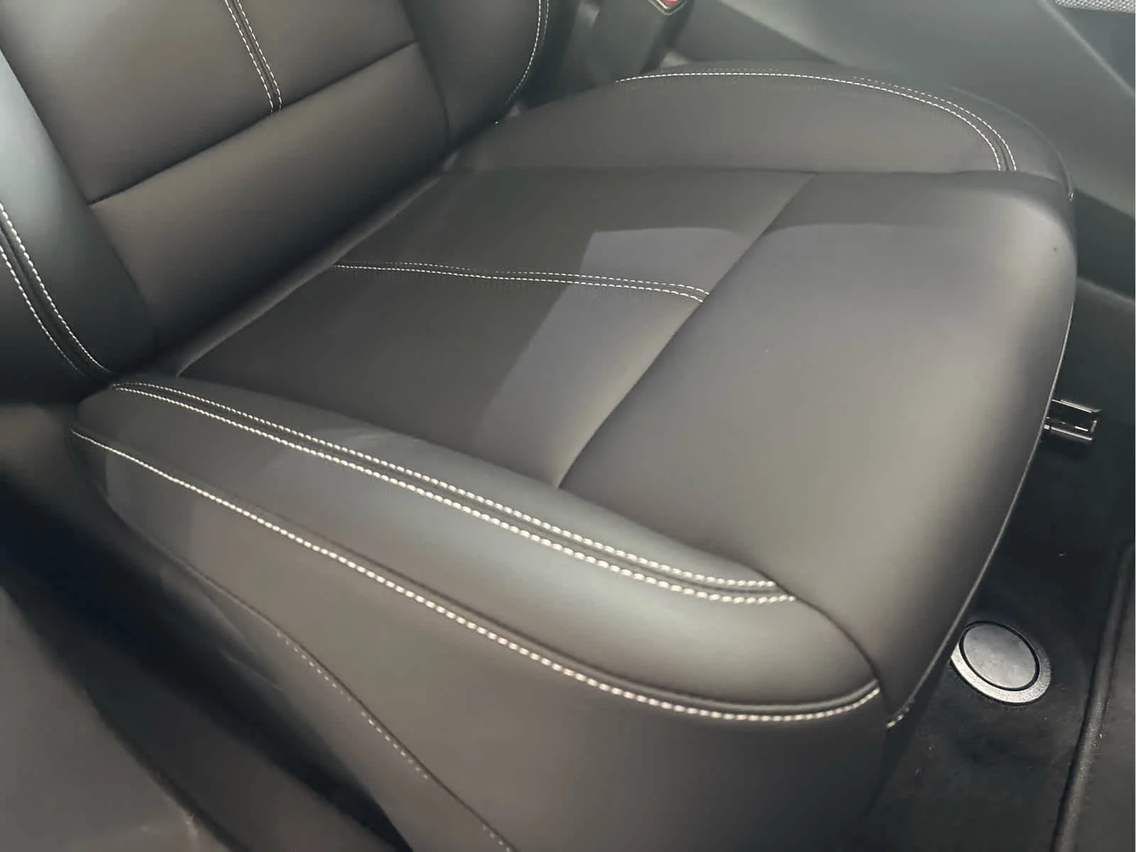 Certified Used 2025 Crystal White Tricoat Cadillac Luxury 1 image 9