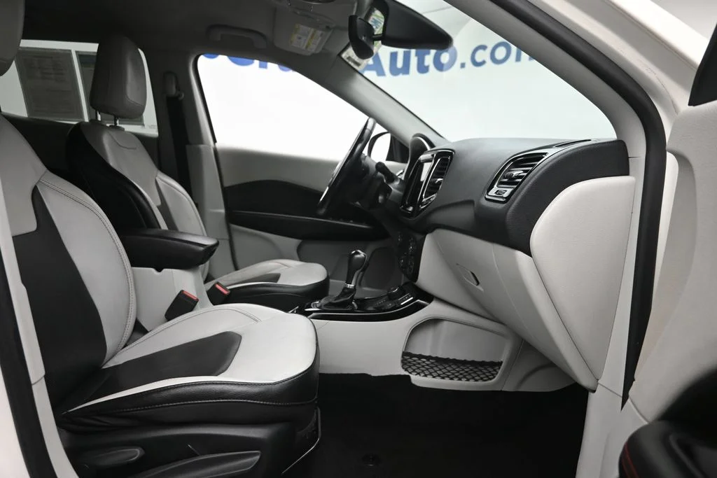 Used 2020 White Jeep Limited image 9