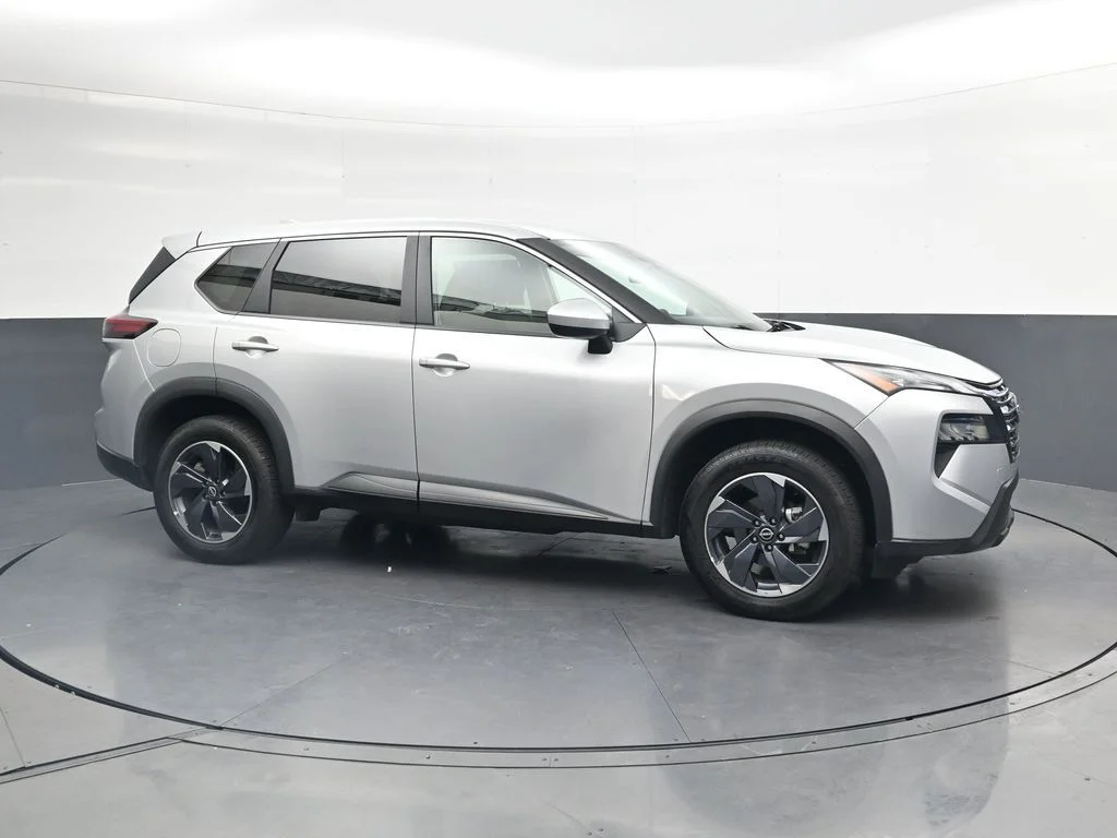 Used 2025 Silver Nissan SV image 4
