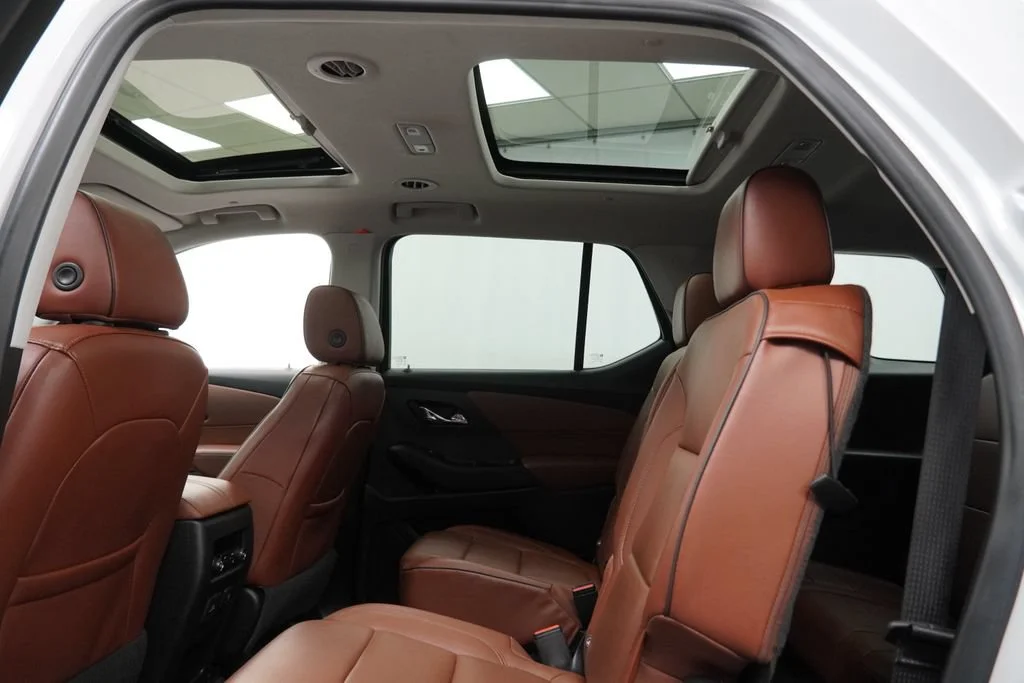 Used 2019 IRIDESCENT PEARL TRICOAT Chevrolet High Country image 14