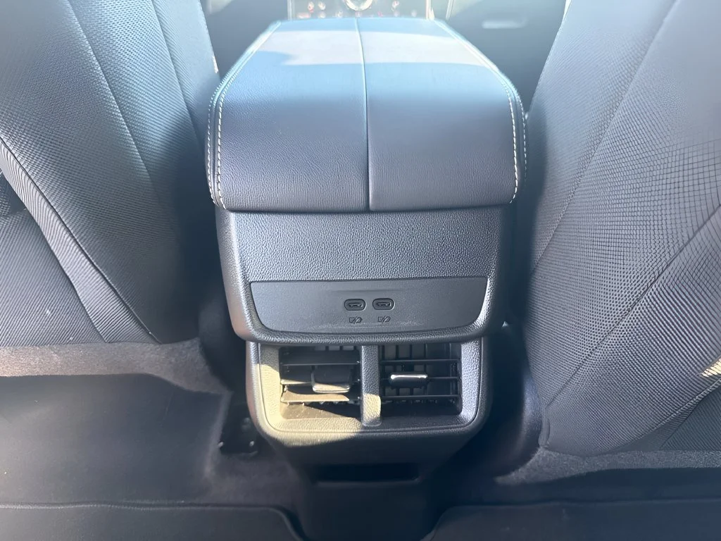 New 2027 Summit White GMC Elevation image 12